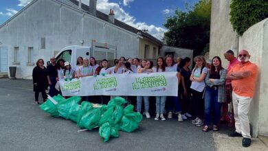 les sacs de detritus ramasses par les eleves avant