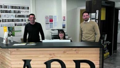 ABP Solution Habitat, pour être bien chez soi. 1 abp de gauche a droite christophe conseiller stephanie a laccueil et richard da silva avant