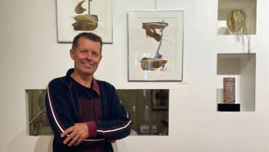 Tout en transparence, verre et peinture s’exposent 8 laurent lilly lors du vernissage a la galerie laurent potier avant