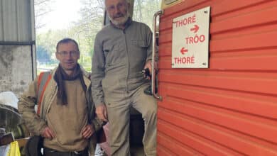 christophe et alain dans latelier de maintenance du ttvl a thore le rochette 1