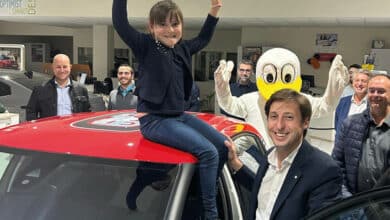 shirley et les tableurs lors ed la remise de la c3 gagnee a la duckrace 1