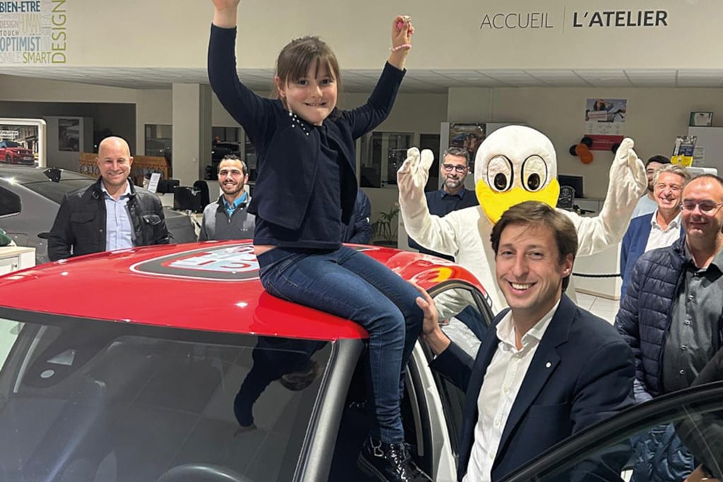 shirley et les tableurs lors ed la remise de la c3 gagnee a la duckrace 1