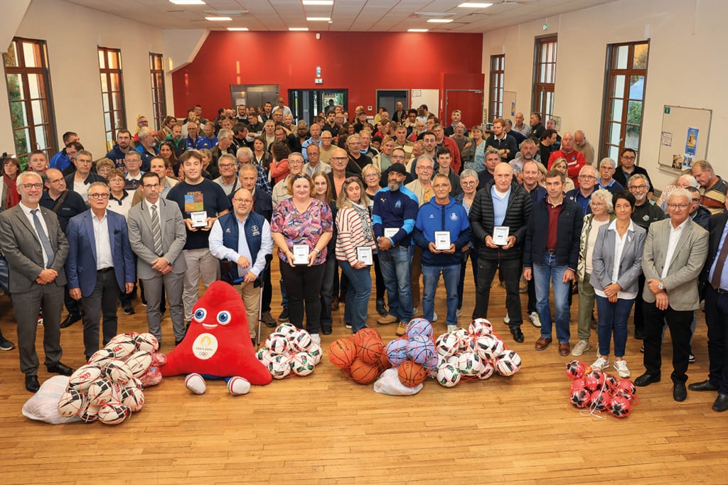 selommes remise de materiel et de trophee sportifs