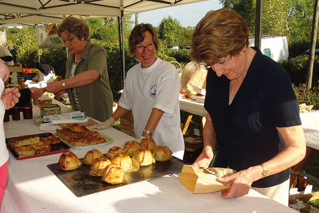 16e fête de la pomme à Saint-Ouen 1 stand patisserie 002 1
