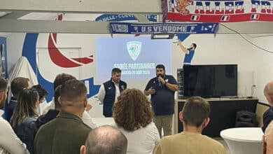 carlos pires president au micro au cote dantoine chouteau nouveau manager du club 1