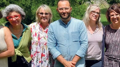 Un espace d’écoute et de mieux-être 3 asso parenthese toute l equipe de lassociation parenthese avant