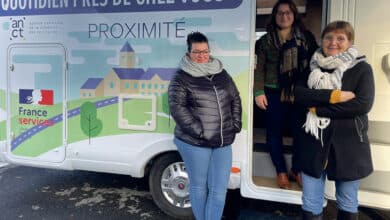 Pour plus de services publics 4 cecile pauline et daniela toutes trois agents de la fonction publique qui vont sillonner le vendomois a bord de ce bus itinerant avant
