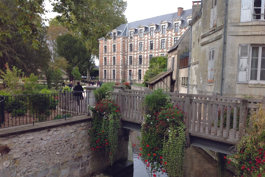 Ces grandes plumes trempées dans le Loir 1 Ces grandes plumes trempées dans le Loir