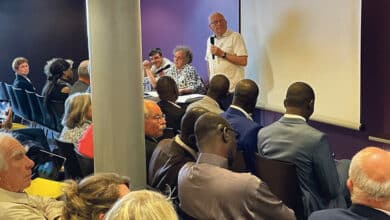 Horizons Sahel : de nombreuses réalisations et des projets à venir 7 daniel milliere devant une assemblee nombreuse lors de ag de lassociation 1