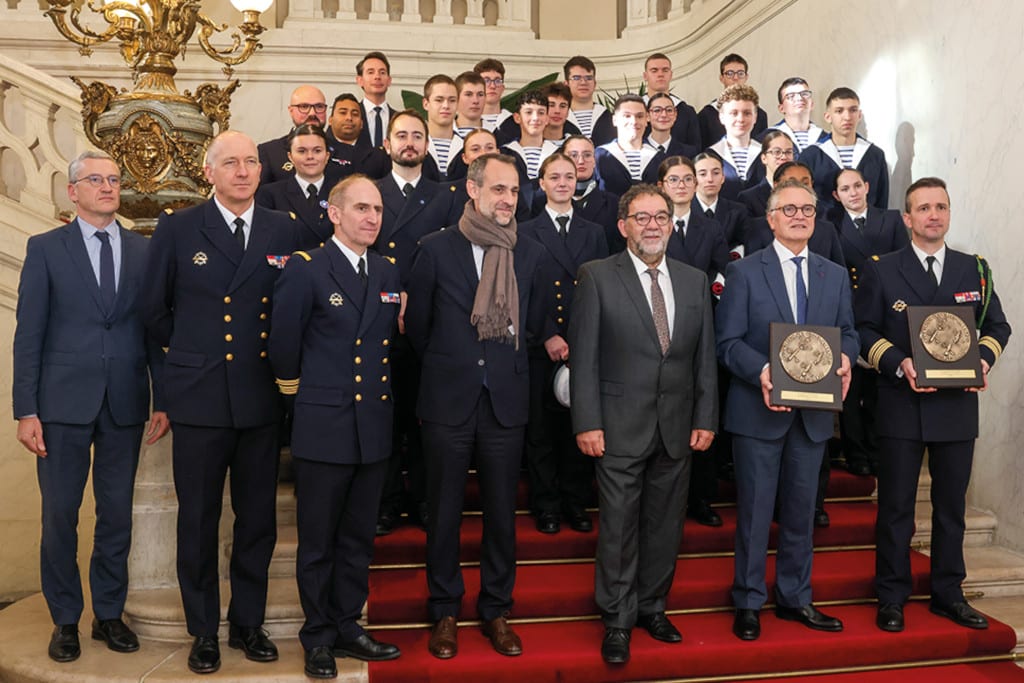 elus et eleves de la classe defense marine de lamotte beuvron cd41 n derre 1