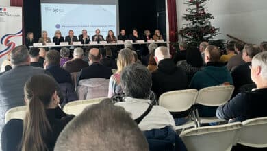 elus et representants de letat devant les salaries de brandt saint ouen 1