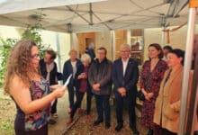 epitroo la presidente au micro lors de linauguration 1