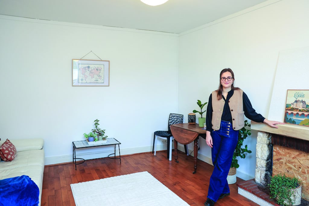 ilona interne a la chaussee saint victor qui occupe un logement propose par la ville et le departement cd41 n derre