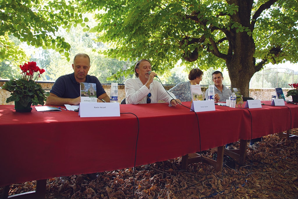 «Le château de Meslay fête les écrivains»
10e édition...déjà ! 1 «Le château de Meslay fête les écrivains»
10e édition...déjà !