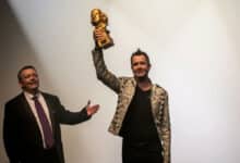 le magicien maxime minerbe lors de la remise de son trophee 1