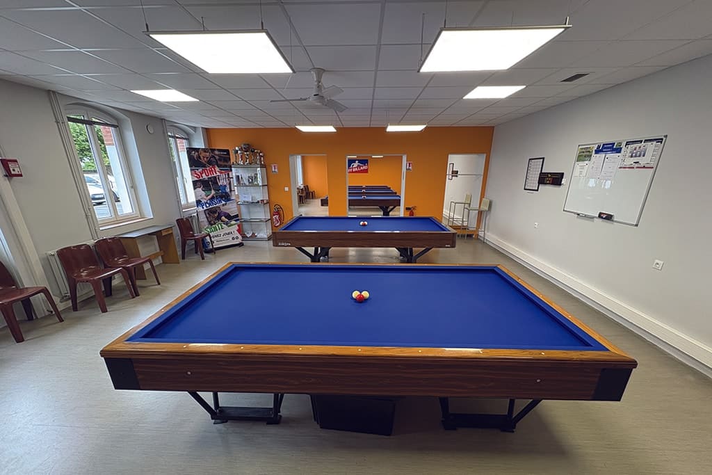 Les adhérents «jouent collectif» au
Billard Club Vendômois 1 Les adhérents «jouent collectif» au
Billard Club Vendômois