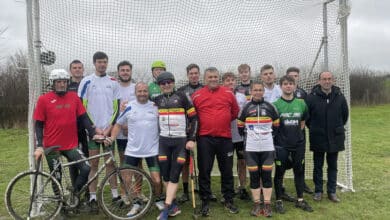 les deux equipes lors de la rencontre de polo velo en maillot blanc les selectionnes pour lequipe national 1