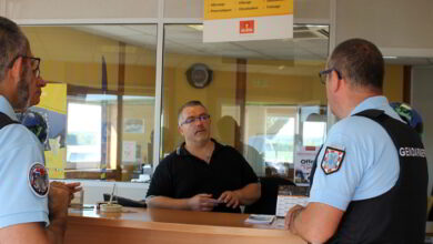 Au contact de toute la population 1 les gendarmes
