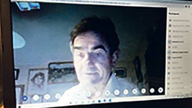 Séance de vœux pour le CEV 8 les voeux du cev en visio conference par son president francis minier a lecran