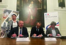 lors de la signature a la mairie de vendome dans la salle des actes 1