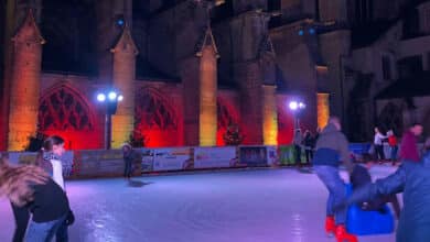 Ça glisse dans la cour du Cloître 18 Abbaye on Ice