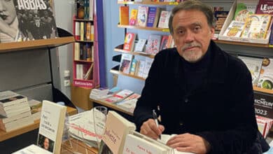 patrick tudoret lors de la signature de son dernier ouvrage en marchant a la maison de la presse de vendome avant
