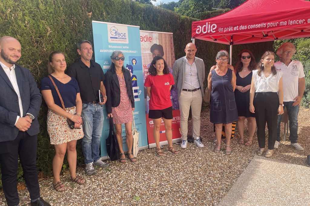 photo de groupe a linaugurtation de la permanence de ladie 1