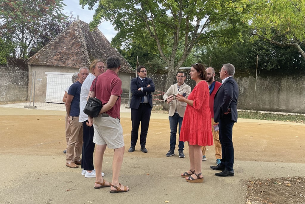lors de la visite du chantier a lecole yvonne cholet 1
