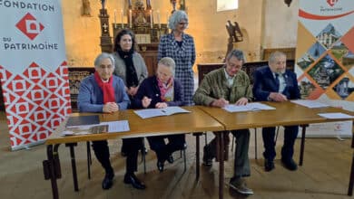 Fondation du Patrimoine au chevet de l’église d’Arville 6 tous les acteurs lors de la signature de la collecte egise arville 9 1