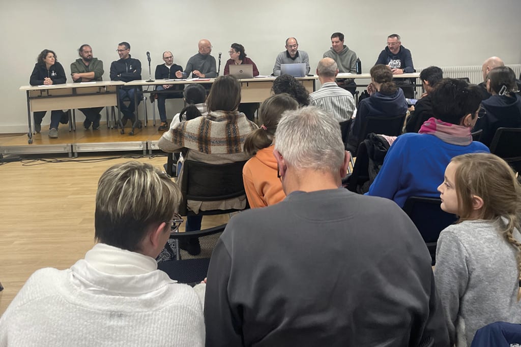 une assemblee qui sest deroulee au minotaure 1